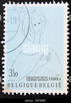 Belgique - circa 1970 : timbres en Belgique montre la Reine Fabiola, La Reine Fabiola pour la santé mentale de la Fondation, vers 1970 Banque D'Images