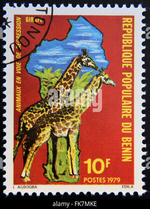 Bénin - circa 1979 : timbres en Bénin dédié aux animaux en voie de disparition, montre la carte de l'Afrique et les girafes, vers 1979. Banque D'Images