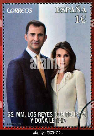 Espagne - circa 2014 : timbre imprimé en Espagne montre le roi d'espagne, Felipe VI et son épouse la reine letizia, vers 2014 Banque D'Images