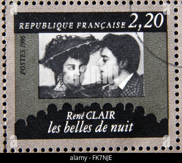 FRANCE - VERS 1986 : stamp dédiée au centenaire du cinéma français montre Rene Clair 'Belle nuit', vers 1986 Banque D'Images