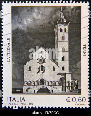 Italie - circa 2012 : timbre imprimé en Italie montre San Nicola Pellegrino Cathédrale de Trani - Pouilles, circa 2012 Banque D'Images