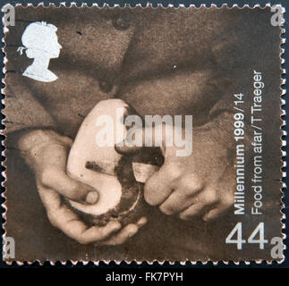 Royaume-uni - circa 1999 : timbre imprimé en Grande-Bretagne montre pain de loin, T Traeger, vers 1999 Banque D'Images