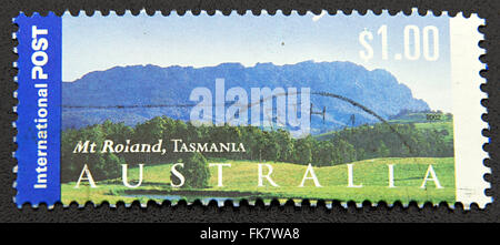 Un timbre imprimé en Australie montre Mt Roland, Tasmania, 2002 Banque D'Images