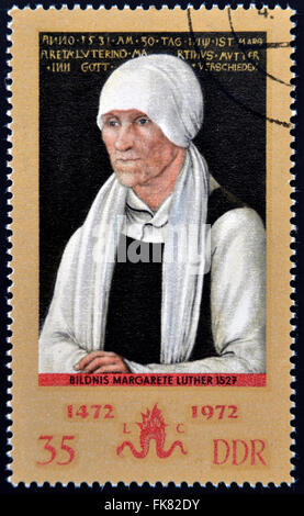 Allemagne - 1972 : timbre imprimé dans l'Allemagne de l'Est montre une peinture de l'artiste Lucas Cranach 'Portrait de Margarete Luther' Banque D'Images