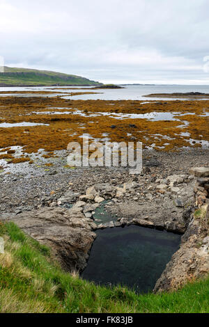 Source thermale naturelle ( Hellulaug Vatnsfjšrdur), fjord, Westfjords, l'Islande, l'Europe. Banque D'Images