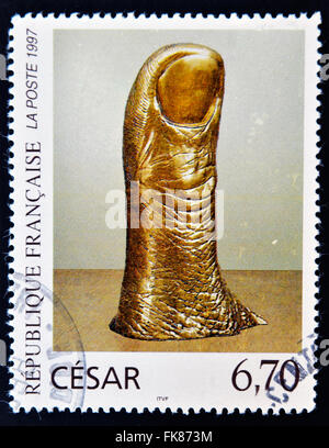 FRANCE - circa 1997 : timbre imprimé en France montre le pouce, poli Bronce par Cesar, vers 1997 Banque D'Images