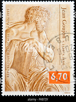 FRANCE - VERS 1999 : un timbre imprimé en France montre une sculpture par Jean Goujon, vers 1999 Banque D'Images