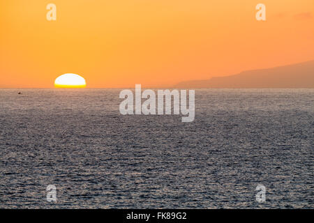 Coucher de soleil sur la mer, Costa Adeje, Tenerife, Canaries, Espagne Banque D'Images