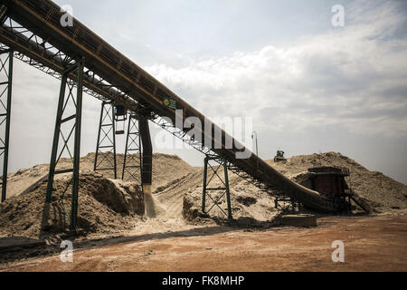 Patio de la bagasse pour la cogénération à l'usine de sucre et d'alcool dans la campagne Banque D'Images