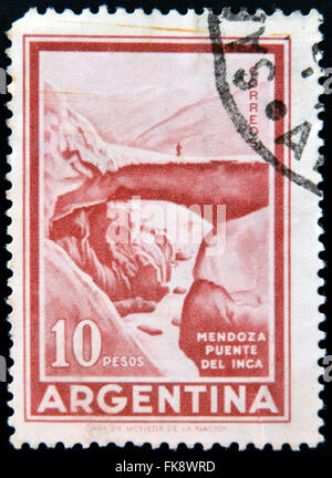 Argentine - circa 1959 : timbre imprimé dans l'Argentine montre l'image de l'Inca (pont Puente del Inca) Banque D'Images