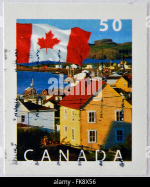 CANADA - circa 2004 : timbre imprimé au Canada montre un drapeau et Durell, Terre-Neuve, vers 2004 Banque D'Images