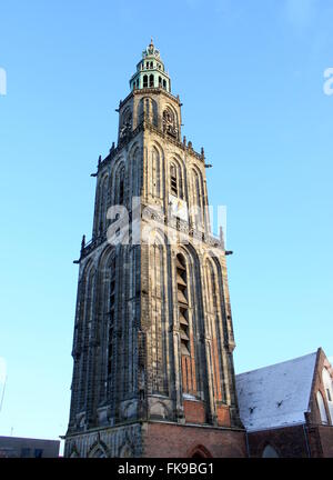 La tour Martini (Martinitoren) dans le centre de Groningen, aux Pays-Bas en hiver Banque D'Images