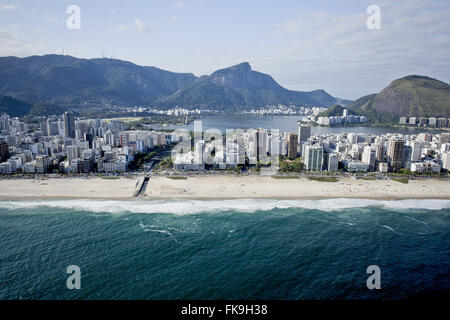 Vue aérienne des plages de Leblon et d'Ipanema - Jardin d'Allah pour le centre Banque D'Images