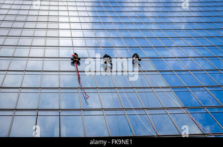 Des nettoyeurs de fenêtres descendant le bâtiment Walkie Talkie, 20 Fenchurch Street, Londres, Grande-Bretagne. Banque D'Images