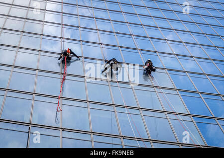 Des nettoyeurs de fenêtres descendant le bâtiment Walkie Talkie, 20 Fenchurch Street, Londres, Grande-Bretagne. Banque D'Images