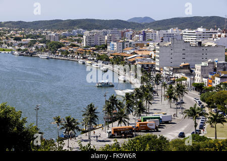 Vue de dessus du canal et de l'Avenue Itajuru pêcheurs de la côte de Rio Banque D'Images