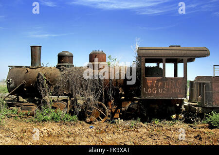 Locomotive dans les ruines de l'Madeira-Mamore à Porto Velho Banque D'Images