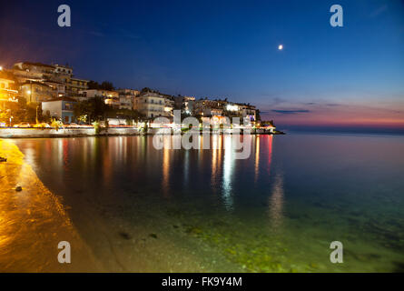 Village de Skala Marion par nuit, l'île de Thassos, Grèce Banque D'Images