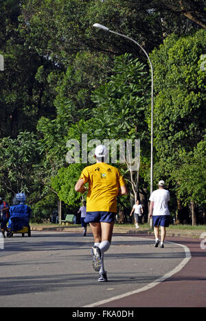 Les personnes en cours d'exécution dans le parc Ibirapuera Banque D'Images