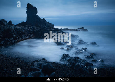 Plage de Djúpalónssandur (sable noir) Péninsule de Snæfellsnes, l'Islande Banque D'Images