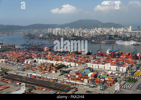 TECON - terminal conteneurs sur la rive gauche du port de Santos Banque D'Images