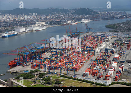 TECON - terminal conteneurs sur la rive gauche du port de Santos Banque D'Images