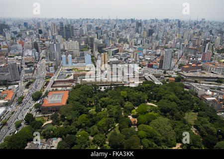 Vue aérienne de la Pinacoteca do Estado de Sao Paulo et le jardin de lumière Banque D'Images