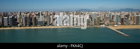 Vue panoramique sur le front de l'Avenue Beira Mar à Fortaleza Iracema beach Banque D'Images