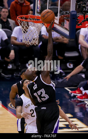 New Orleans, LA, USA. 07Th Mar, 2016. L'avant des Sacramento Kings Quincy Acy (13) disques durs pour le panier au cours d'un match de basket NBA entre les Sacramento Kings et les New Orleans Pelicans au Smoothie King Center de New Orleans, LA. Stephen Lew/CSM/Alamy Live News Banque D'Images