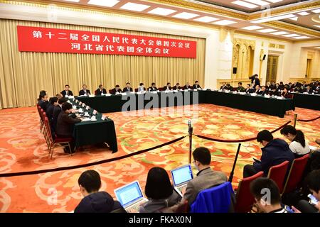 Beijing, Chine. Mar 8, 2016. Une réunion plénière des députés de la province de Hebei à la quatrième session de la 12e Congrès national du peuple est tenue à Beijing, capitale de Chine, le 8 mars 2016. © Liu Junxi/Xinhua/Alamy Live News Banque D'Images