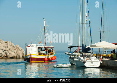 Kroatien, Insel Krk, Veli Losinj, Hafenausfahrt Banque D'Images