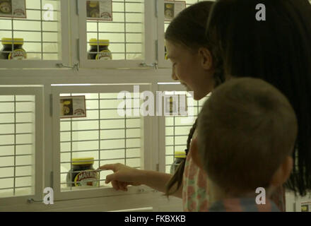 2010s UK Marmite Pub TV (pince) Banque D'Images