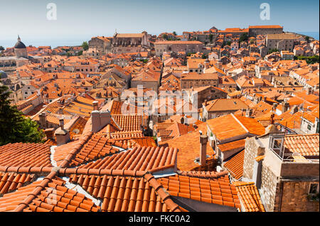 Vues sur les toits de l'ancienne vieille ville de Dubrovnik, Croatie, Europe. Banque D'Images