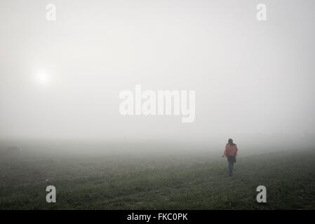 Idomeni, Grèce. 05Th Mar, 2016. Le camp de réfugiés sur la frontière Greek-Macedonian Idomeni en Macédoine, est ce qui permet seulement à l'accès aux réfugiés. Au passage de la frontière, dans Idomeni un grand camp avec des milliers de réfugiés a été créé et de nouveaux arrivants continuent à venir. Crédit : Michele Amoruso/Pacific Press/Alamy Live News Banque D'Images