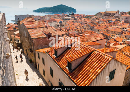 Vues sur les toits de l'ancienne vieille ville de Dubrovnik, Croatie, Europe. Banque D'Images