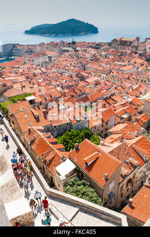 Vues sur les toits de l'ancienne vieille ville de Dubrovnik, Croatie, Europe. Banque D'Images