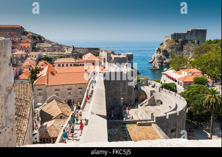 Vues sur les toits de l'ancienne vieille ville de Dubrovnik, Croatie, Europe. Banque D'Images