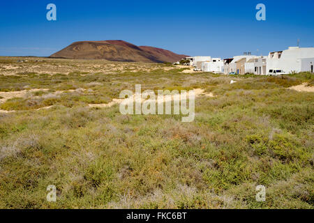 Vue depuis le camping sur La Graciosa près de Caleta de Sebo, îles canaries. La Graciosa, Lanzarote, Espagne, Europe. Banque D'Images