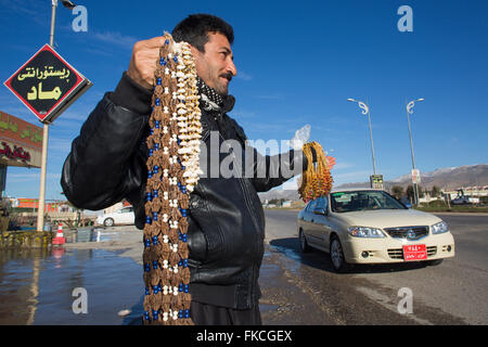 Vendeur de rue, girofle en vente à Souleimaniyeh, dans le Nord de l'Irak Banque D'Images