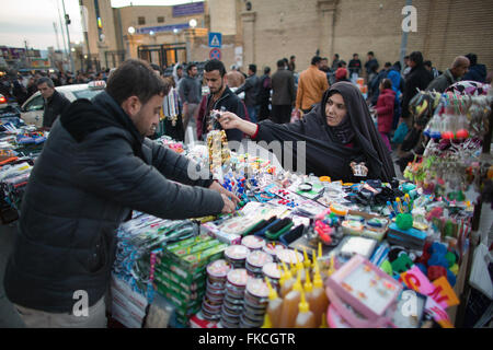 Vendeur de rue à Souleimaniyeh, dans le Nord de l'Irak Banque D'Images