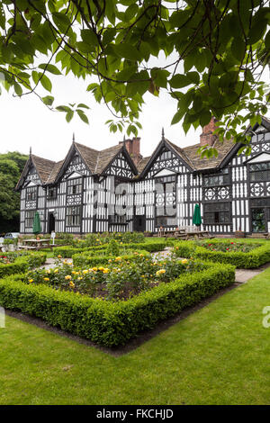 The Old Hall Hotel public house pub restaurant High Street Sandbach Cheshire England UK Banque D'Images