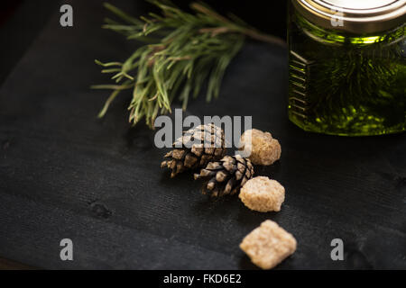 Sapin jam bosse sur fond de bois Banque D'Images