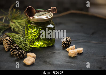 Sapin jam bosse sur fond de bois Banque D'Images