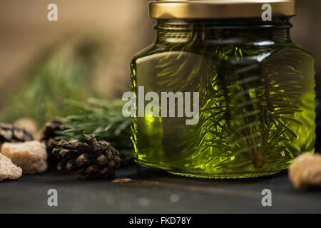 Sapin jam bosse sur fond de bois Banque D'Images