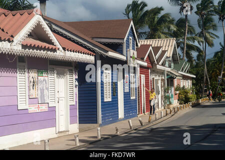 Coulurful painted Pueblo de los Pescadores, Las Terrenas, Samana, République dominicaine, Caraïbes, Amérique Latine, Banque D'Images