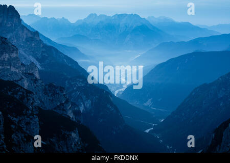 Au cours de l'aube de Valon de Lavaredo Rifugio Arunozo, Dolomites, province de Belluno, Veneto, Italie Banque D'Images