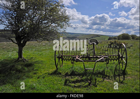 Old hay rake sur le haut de près de Exmoor Exford.UK Somerset Banque D'Images