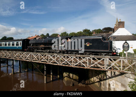 45428 4-6-0 Eric Treacy Class 5M noir 5 Stanier à Ruswarp Banque D'Images