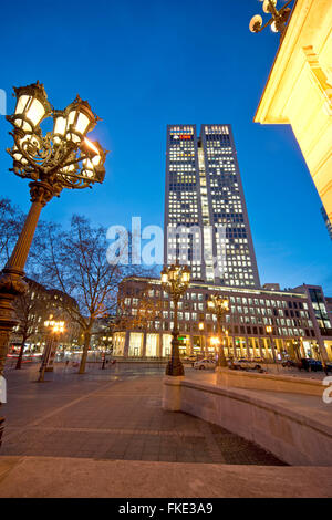 Francfort sur le Main, la banque UBS, Opernturm, Opera Tower Building Banque D'Images
