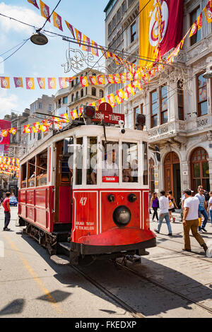 La Place Taksim à Tunel tram, la rue Istiklal, Beyoglu, Istanbul, Turquie Banque D'Images